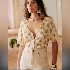 Sezane Celia Tshirt in small flowers size medium